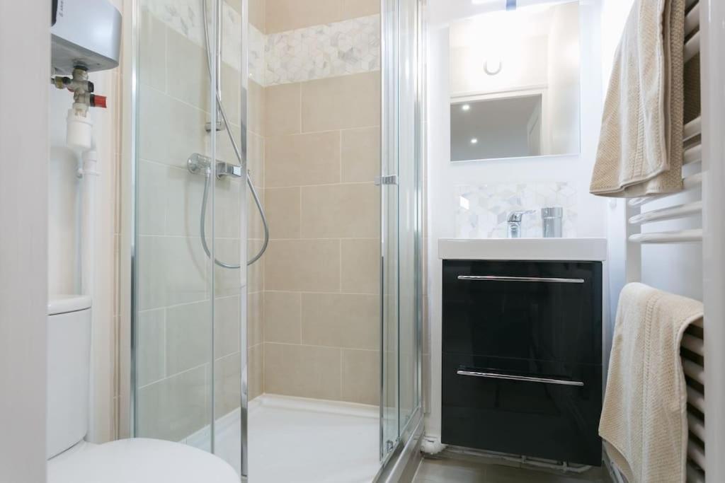Rose, Appartement Confortable Proche Metro Монруж Екстериор снимка