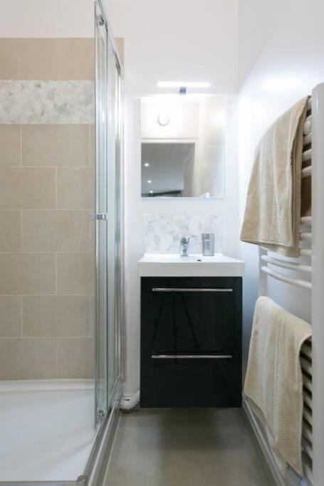Rose, Appartement Confortable Proche Metro Монруж Екстериор снимка